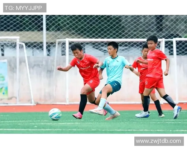 足球明星的荣耀与奋斗：他们背后的故事与梦想